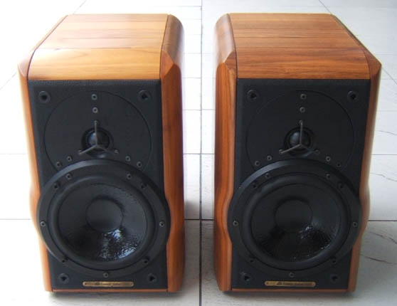 1台の出品です。Sonus faber ELECTA AMATOR II Sonus Faber Electa Amator II Bookshelf Speakers; Walnut Pair